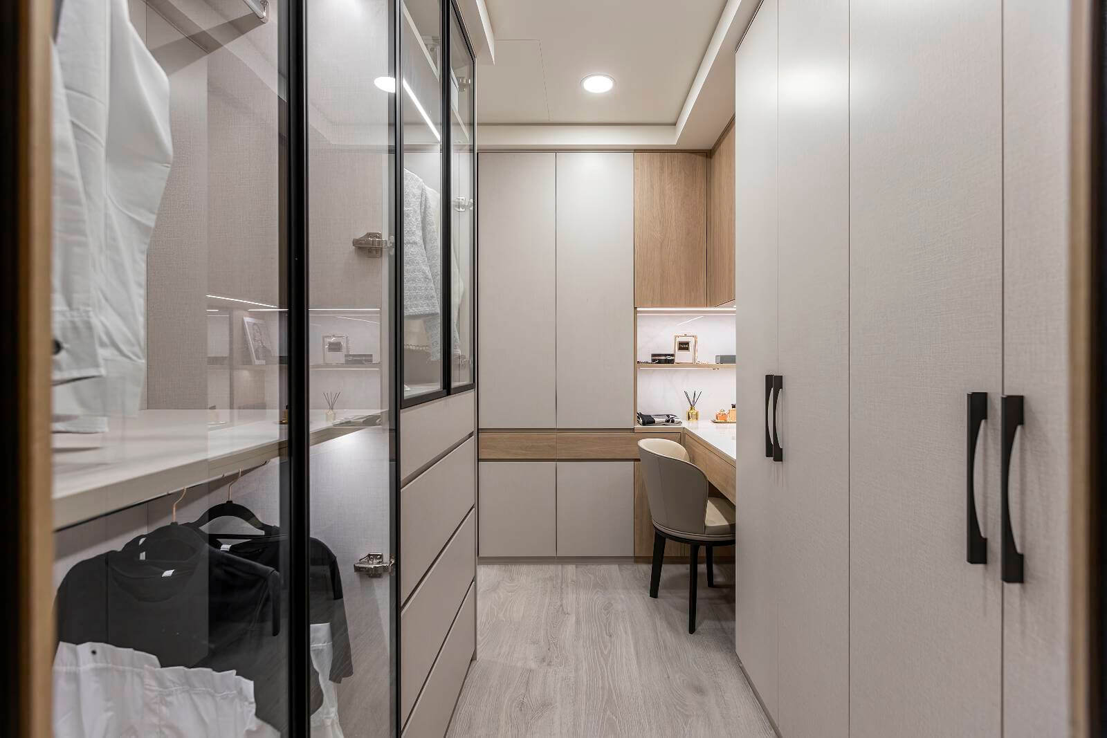 台中市室內設計|暖灰木紋砌起輕奢豪邸風範-14